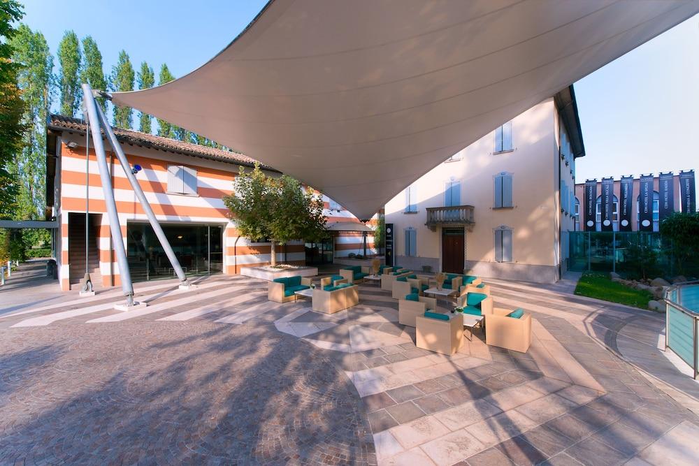Hotel Villa Ducale Парма Екстериор снимка
