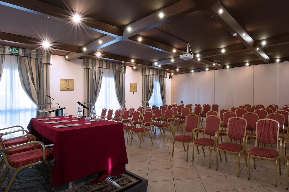 Hotel Villa Ducale Парма Екстериор снимка