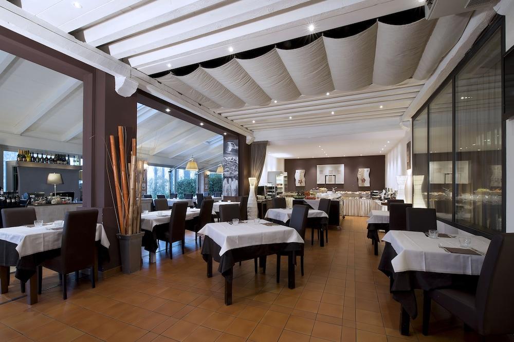 Hotel Villa Ducale Парма Екстериор снимка