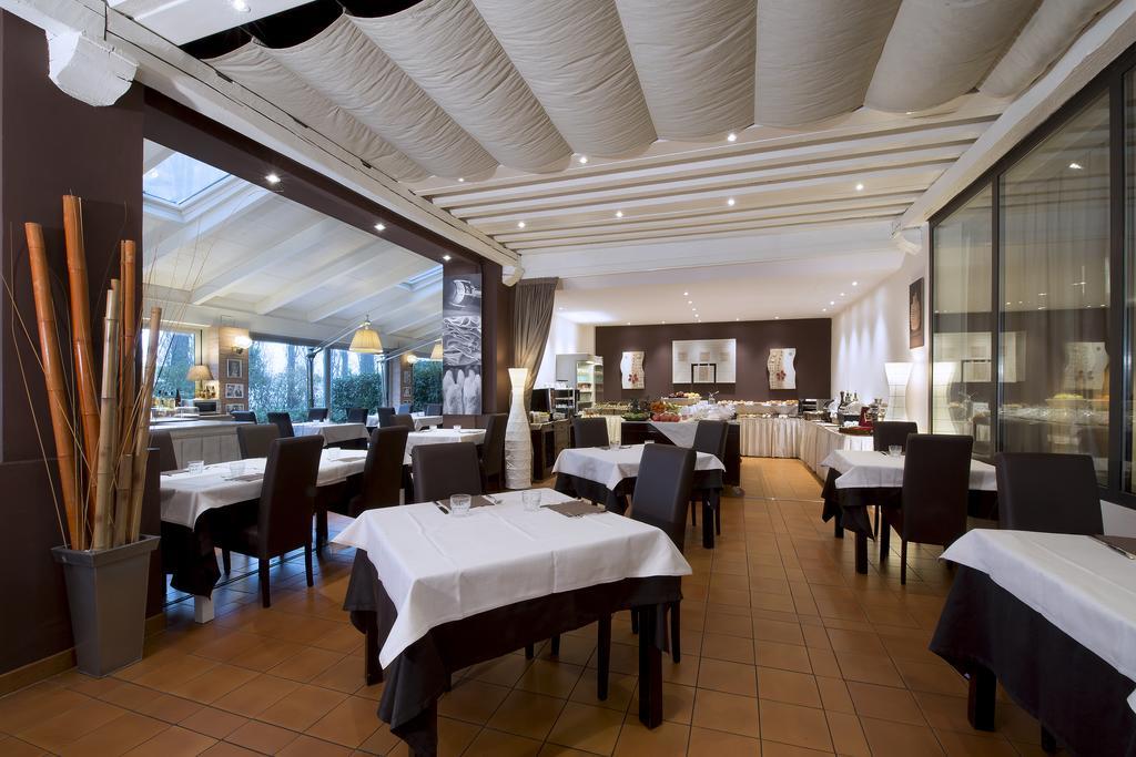 Hotel Villa Ducale Парма Екстериор снимка